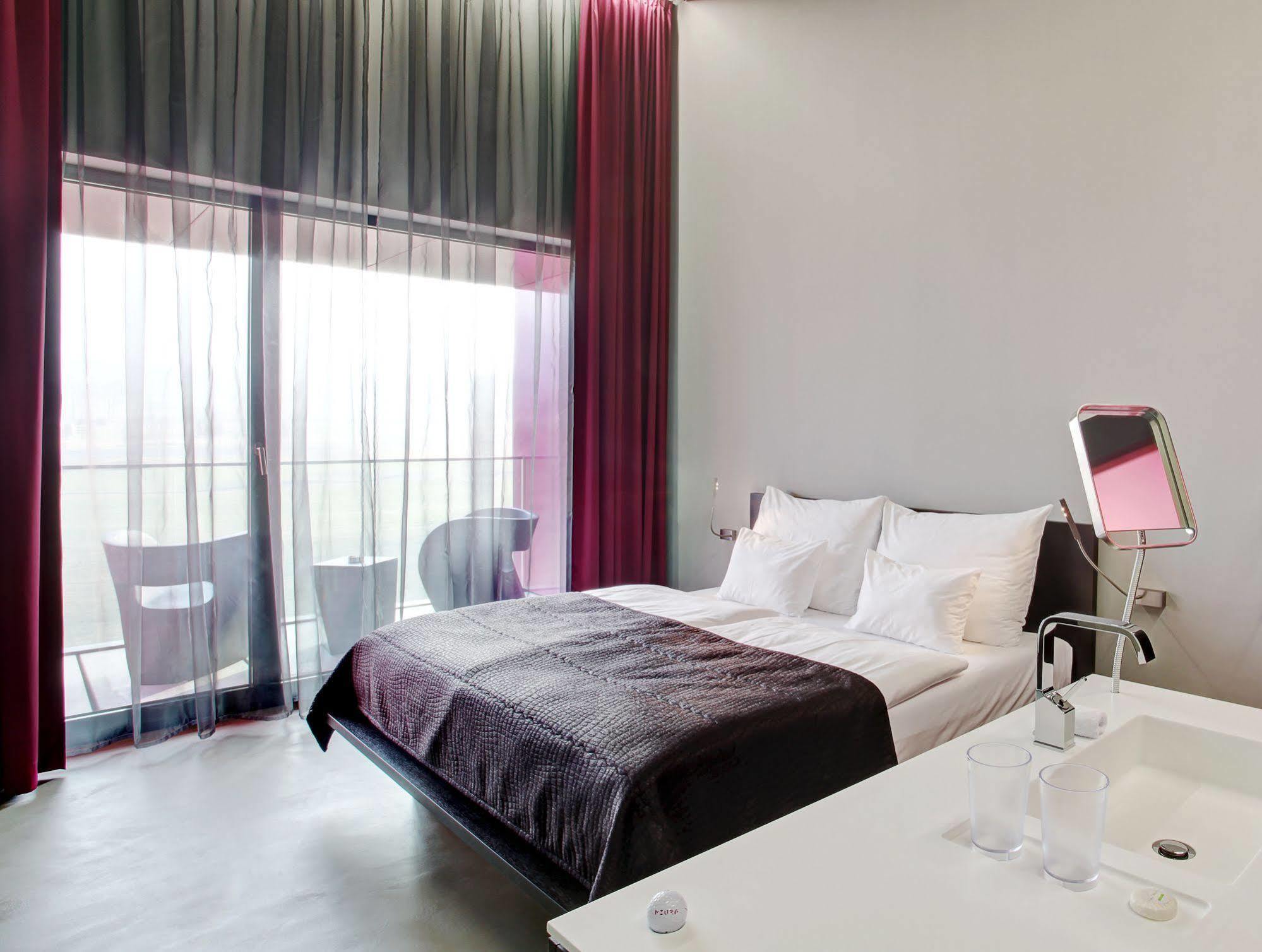 Miura Hotel เชลาดนา ภายนอก รูปภาพ