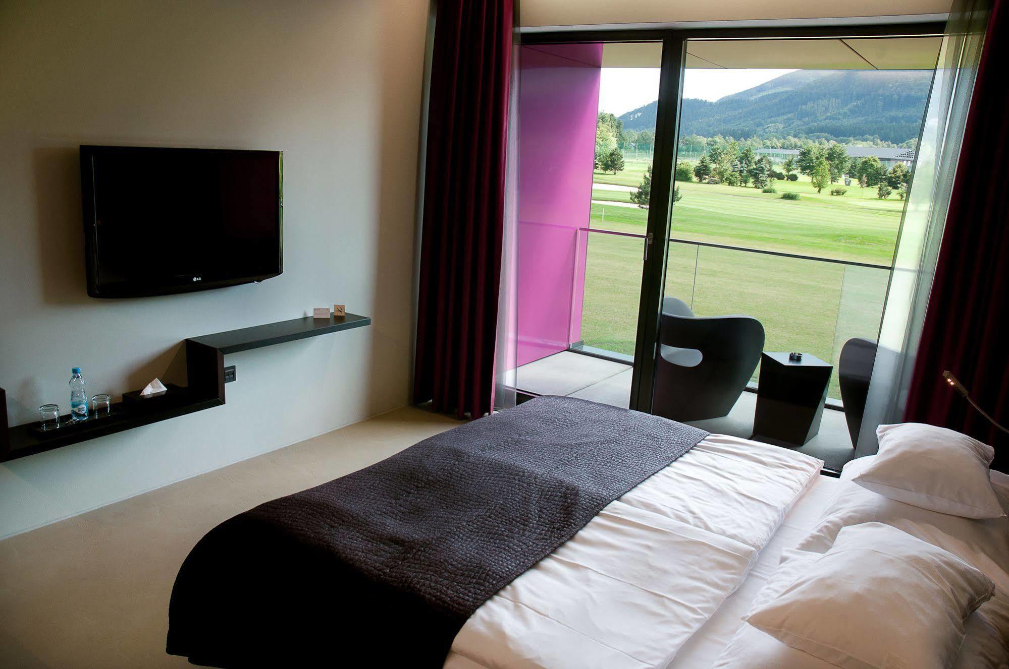 Miura Hotel เชลาดนา ภายนอก รูปภาพ