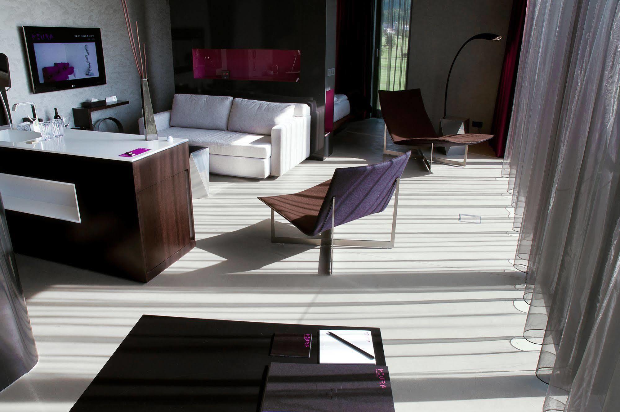Miura Hotel เชลาดนา ภายนอก รูปภาพ
