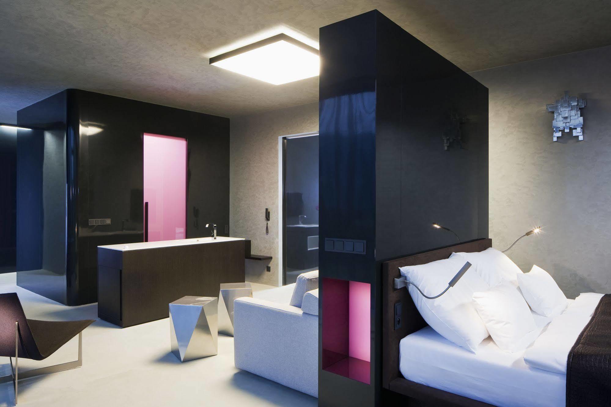 Miura Hotel เชลาดนา ภายนอก รูปภาพ